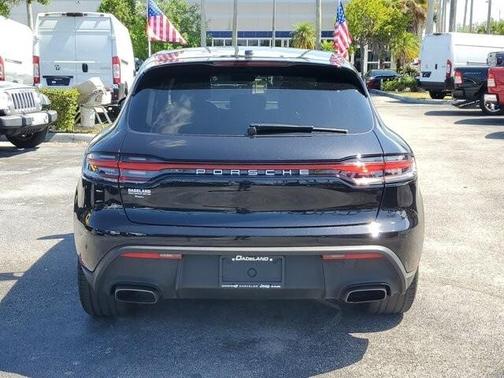 2022 Porsche Macan Base