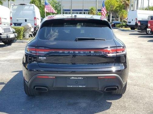 2022 Porsche Macan Base