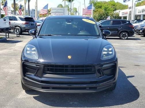 2022 Porsche Macan Base