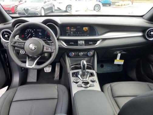 2025 Alfa Romeo Stelvio Base