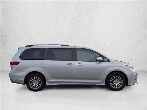 2020 Toyota Sienna XLE Premium