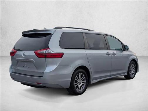 2020 Toyota Sienna XLE Premium