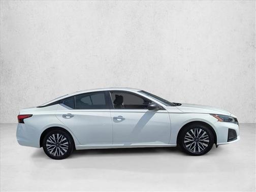 Glacier White 2025 Nissan Altima SV FWD