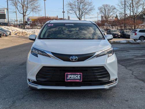 2024 Toyota Sienna XLE