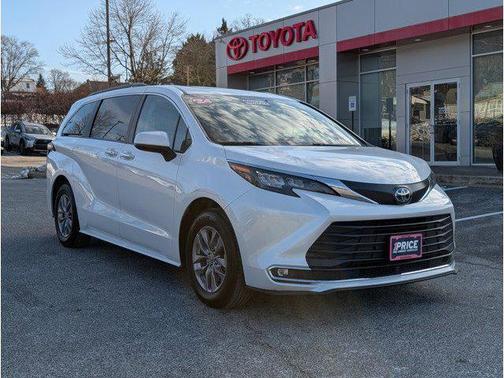 2024 Toyota Sienna XLE