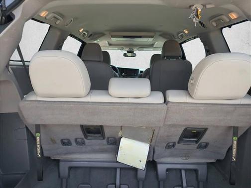 Parisian Night Pearl 2020 Toyota Sienna XLE