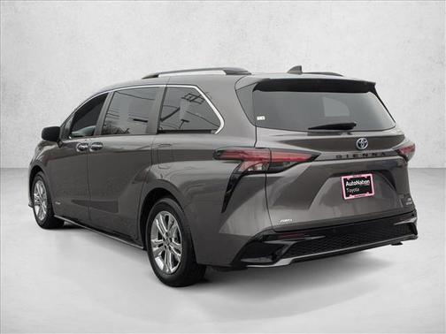 2021 Toyota Sienna XSE 7 Passenger