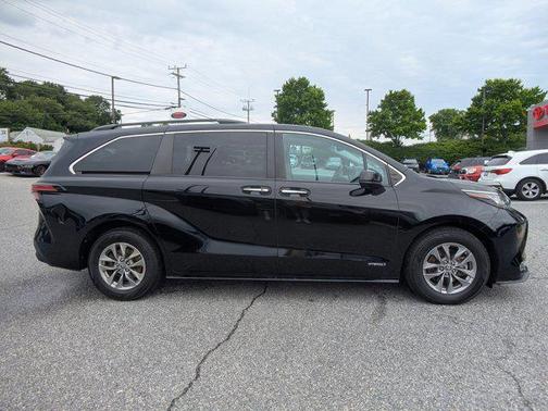 Midnight Black Metallic 2021 Toyota Sienna XLE 8 Passenger