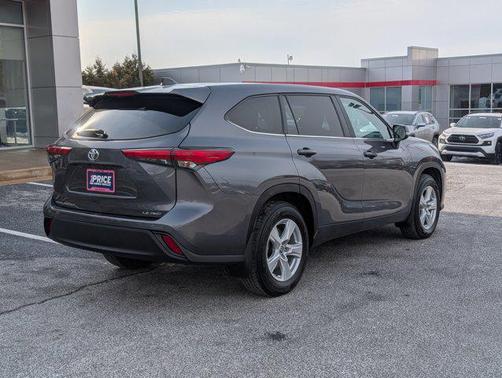 2023 Toyota Highlander LE