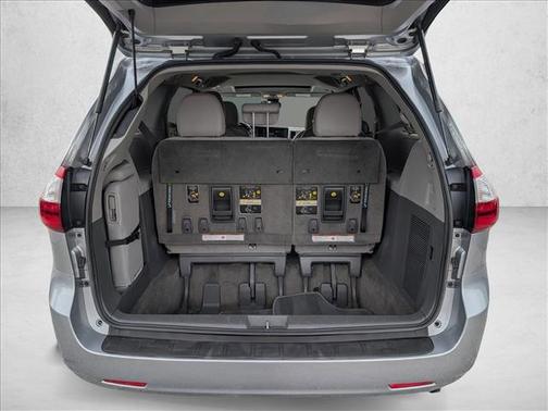 2018 Toyota Sienna XLE