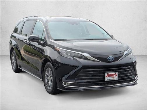 2024 Toyota Sienna XLE