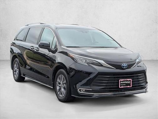2024 Toyota Sienna XLE