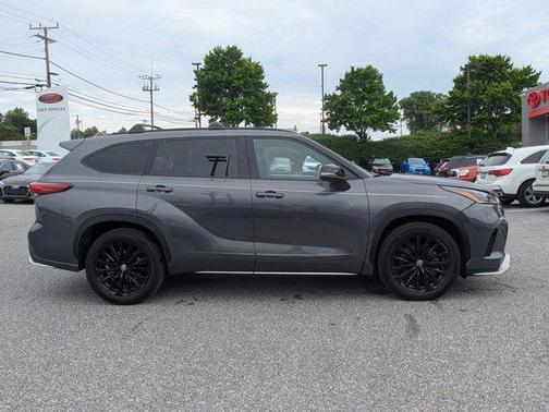 Magnetic Gray Metallic 2023 Toyota Highlander XSE