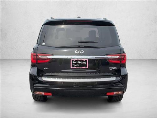 2023 INFINITI QX80 Luxe