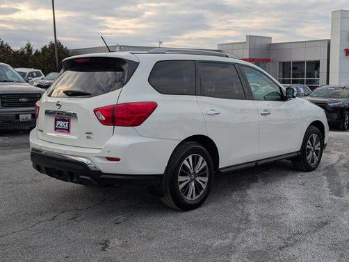 2017 Nissan Pathfinder SL