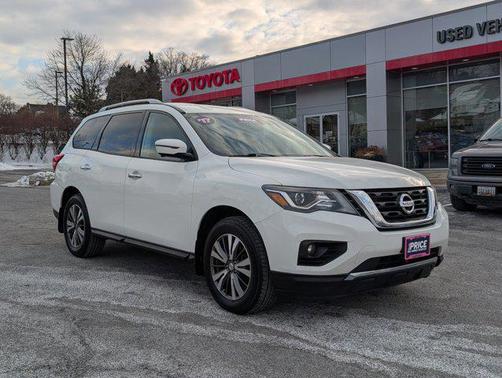 2017 Nissan Pathfinder SL
