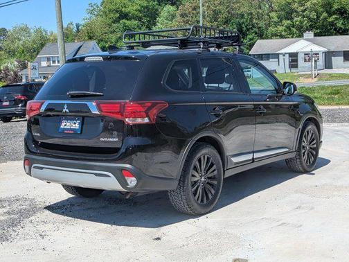 Labrador Black Metallic 2019 Mitsubishi Outlander ES