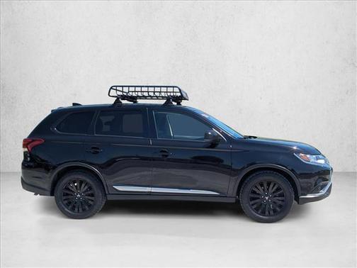 Labrador Black Metallic 2019 Mitsubishi Outlander ES