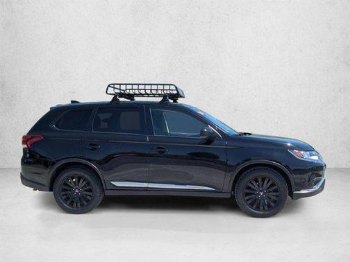 Labrador Black Metallic 2019 Mitsubishi Outlander ES