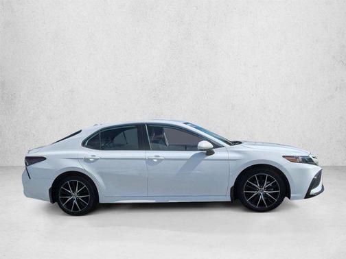 Ice Cap 2024 Toyota Camry SE