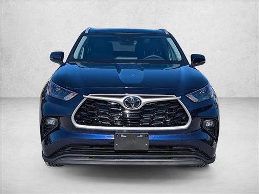 2025 Toyota Highlander XLE