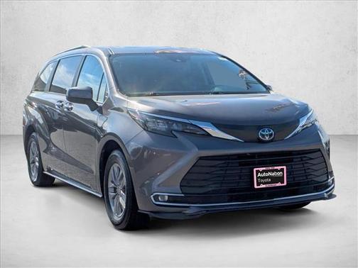 2024 Toyota Sienna XLE