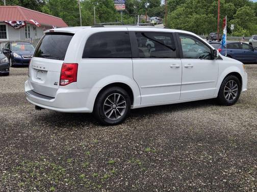 White Knuckle Clearcoat 2017 Dodge Grand Caravan SXT