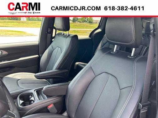 Bright White Clearcoat 2027 Chrysler Pacifica SELECT