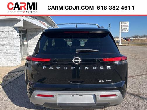 2023 Nissan Pathfinder SL
