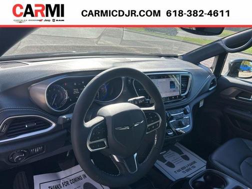 Bright White Clearcoat 2026 Chrysler Pacifica Select