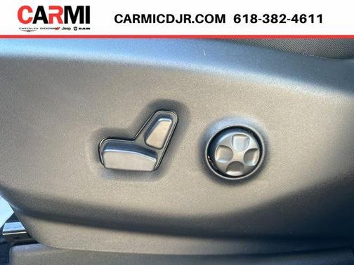 Bright White Clearcoat 2026 Chrysler Pacifica Select