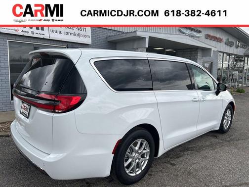Bright White Clearcoat 2026 Chrysler Pacifica Select