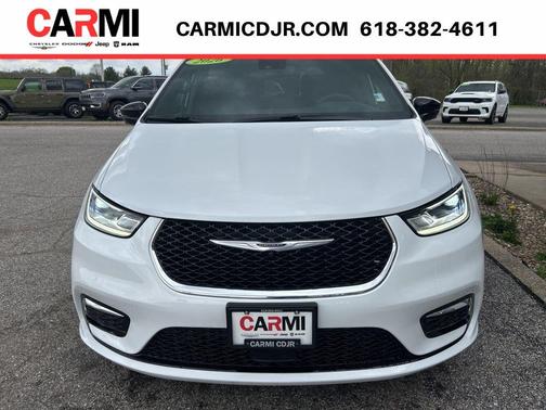 Bright White Clearcoat 2026 Chrysler Pacifica Select