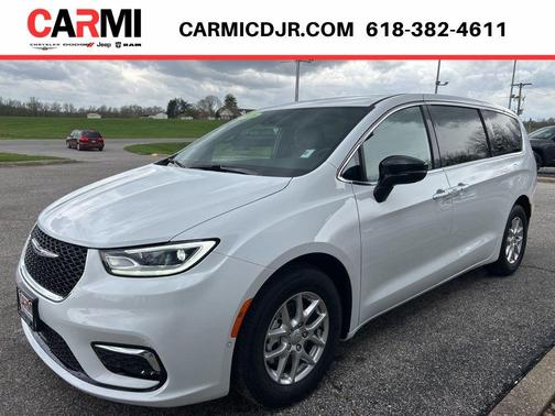 Bright White Clearcoat 2026 Chrysler Pacifica Select