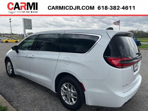 Bright White Clearcoat 2026 Chrysler Pacifica Select