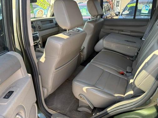 Green 2006 Jeep Commander Base