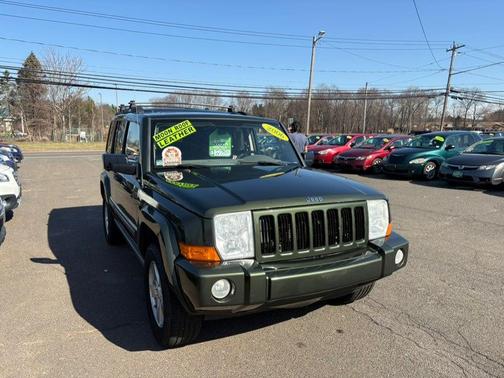 Green 2006 Jeep Commander Base