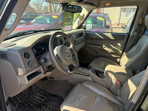 Green 2006 Jeep Commander Base