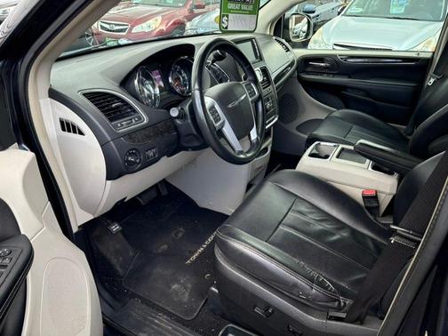 2013 Chrysler Town & Country Touring