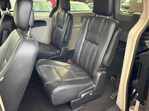 2013 Chrysler Town & Country Touring