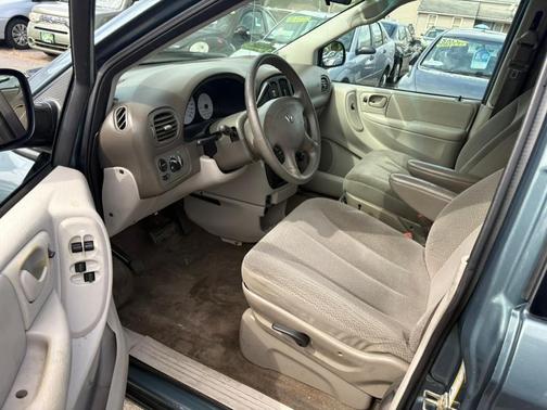 2005 Dodge Grand Caravan SE