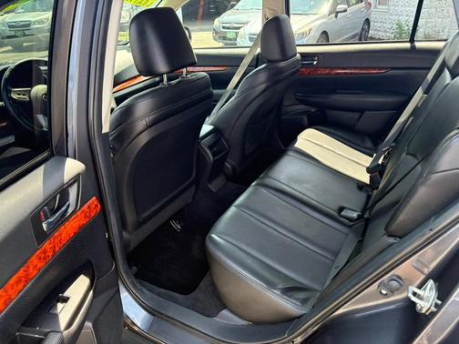 2010 Subaru Outback 2.5i Limited