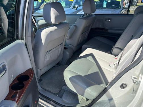 Silver 2005 Toyota Highlander Limited