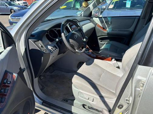 Silver 2005 Toyota Highlander Limited