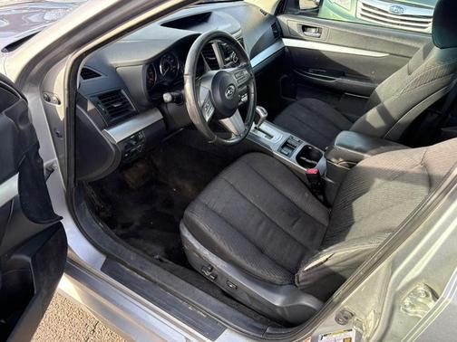 2010 Subaru Legacy 2.5i Premium