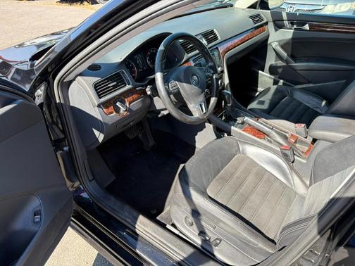 2012 Volkswagen Passat SEL Premium