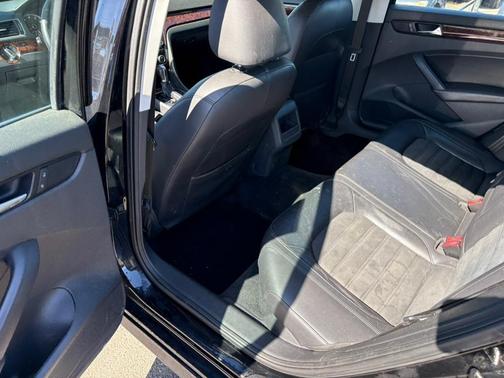 2012 Volkswagen Passat SEL Premium