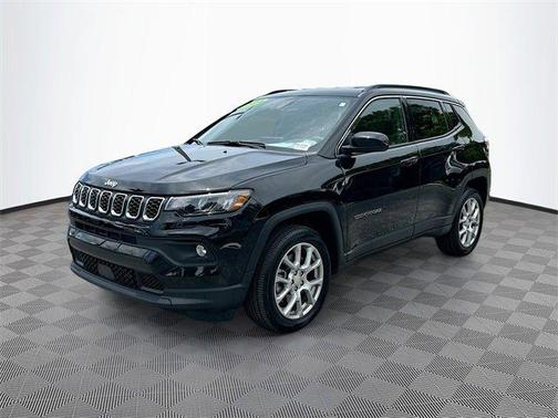2024 Jeep Compass Latitude Lux FWD