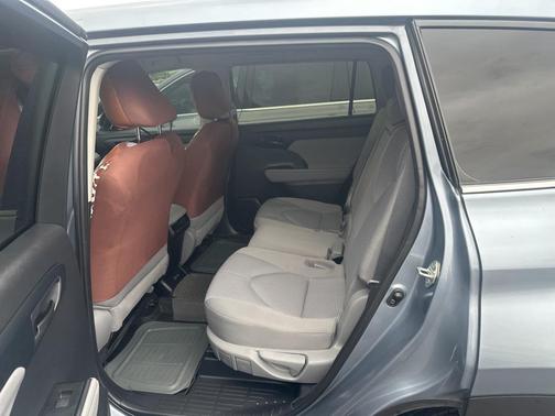 2021 Toyota Highlander LE