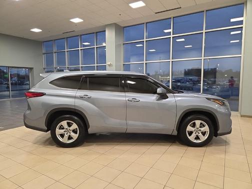 2021 Toyota Highlander LE